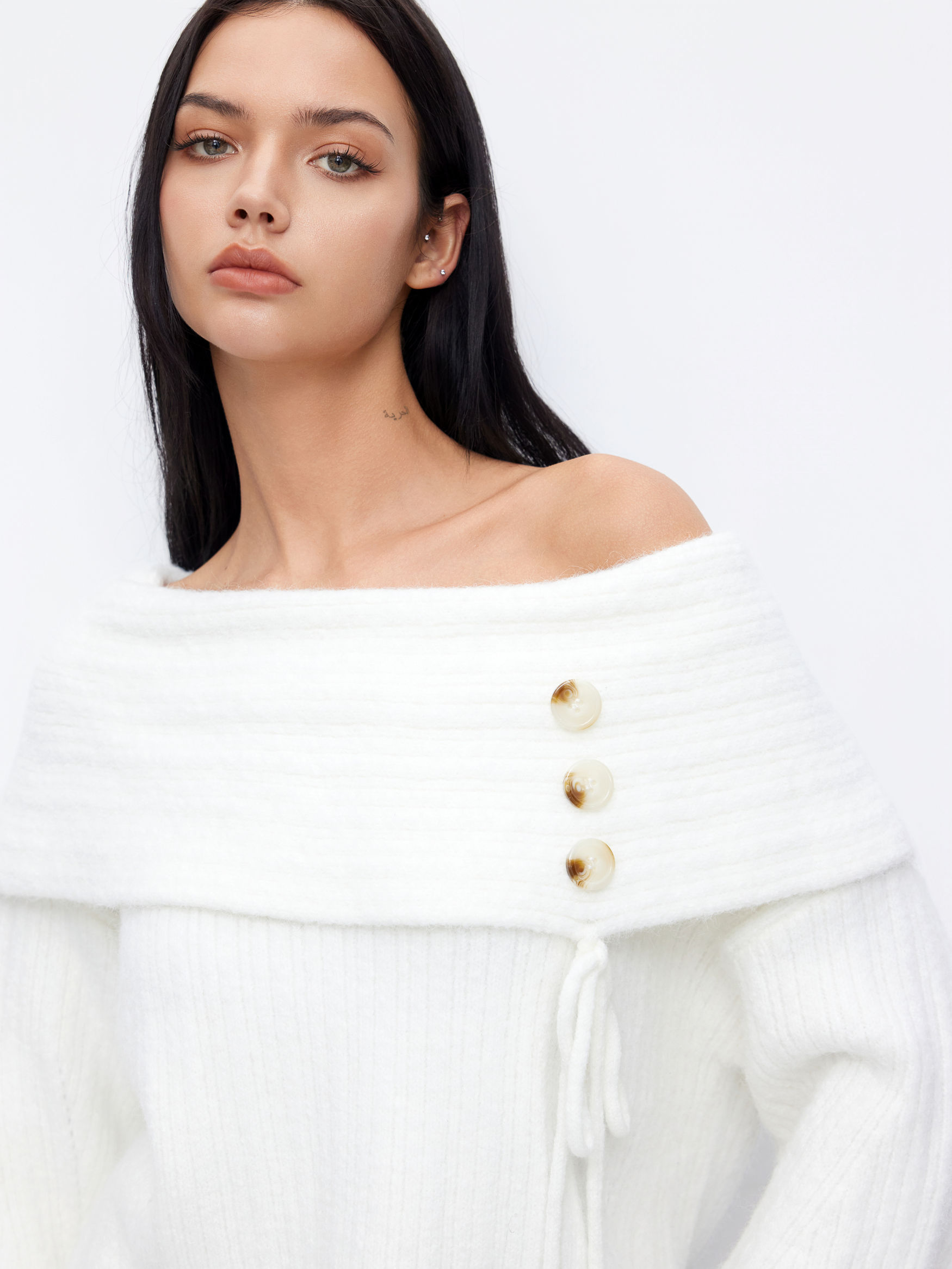 V-neck knit top in fine 12GG gauge with shape-recovery treatment and seamless body construction